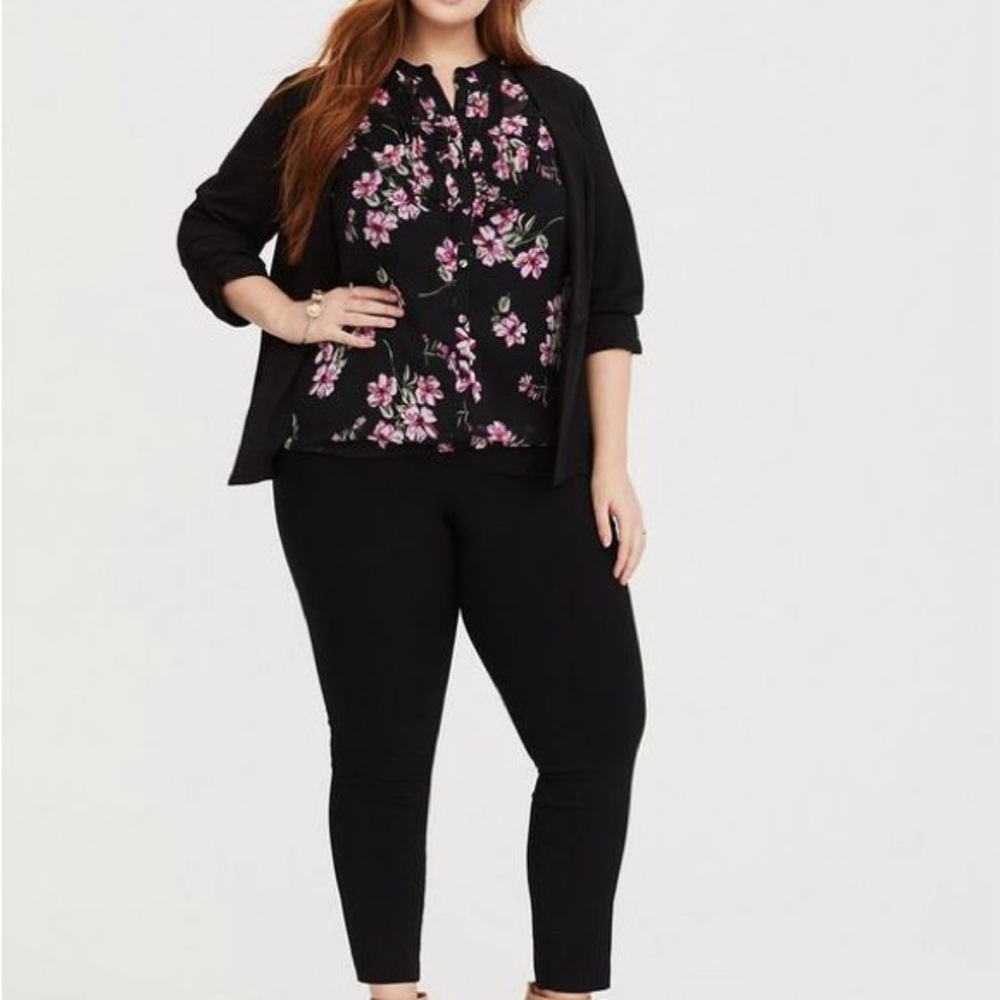 Torrid Black Floral Bubble Hem Blouse - Picture 3 of 16